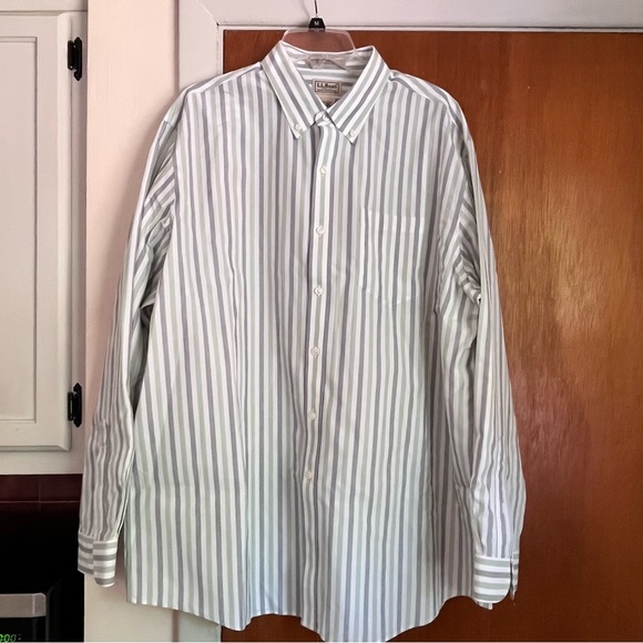 L.L. Bean Men’s XL Green Button Down Shirt - Picture 4 of 8